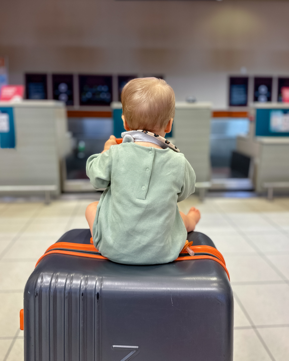 Baby am Flughafen