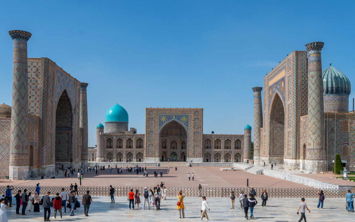 Registan-Platz in Samarkand, Usbekistan am Tag