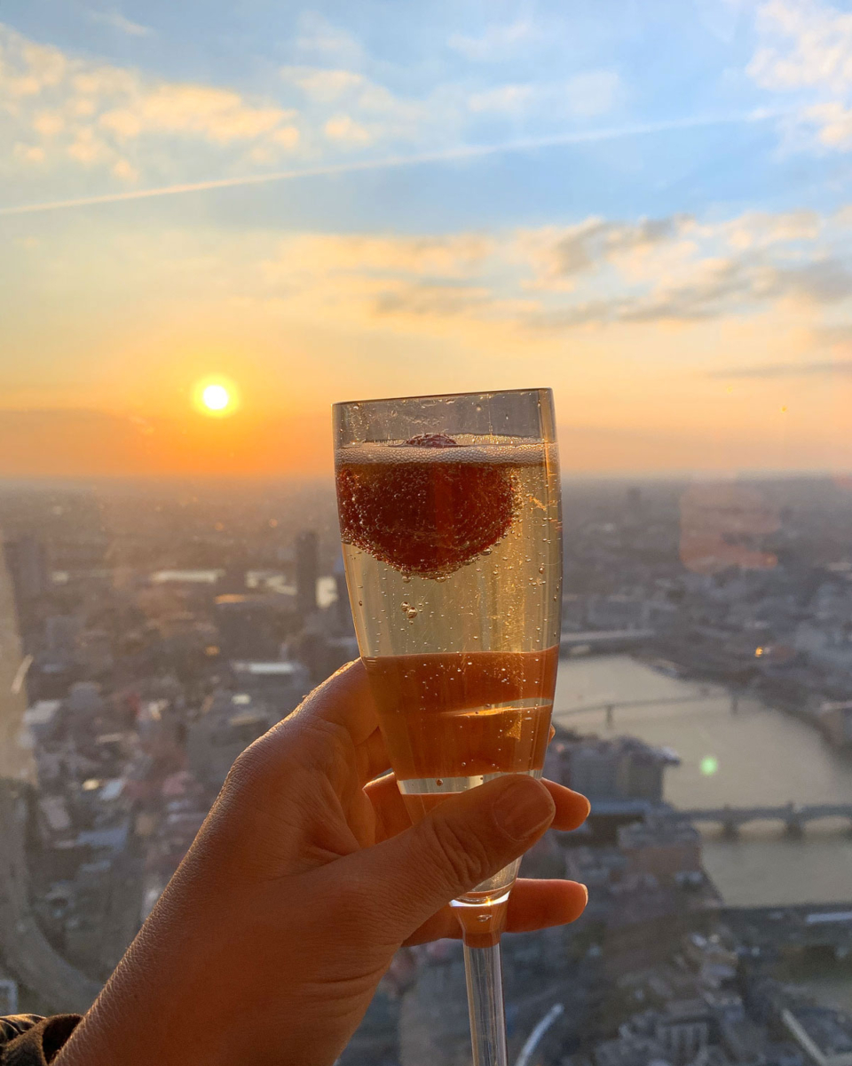 Aussicht The Shard in London mit Champagner zum Sonnenuntergang