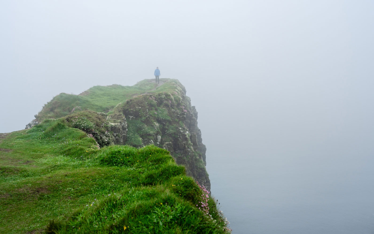 Auf dem Klippenpfad am Giant's Causeway