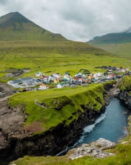 Gjógv Dorf Naturhafen Färöer Inseln