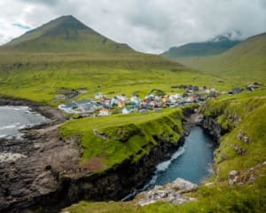 Gjógv Dorf Naturhafen Färöer Inseln