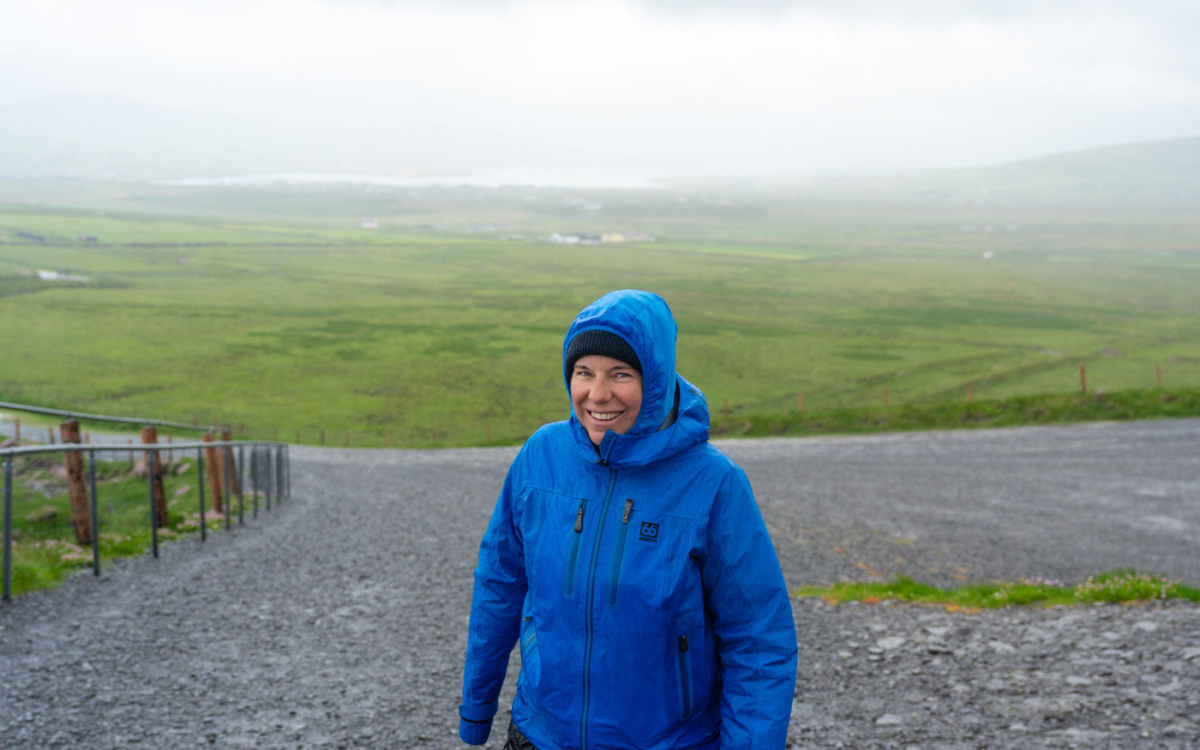 Regenjacke und Regenhose solltest du auch im Sommer in Irland dabei haben