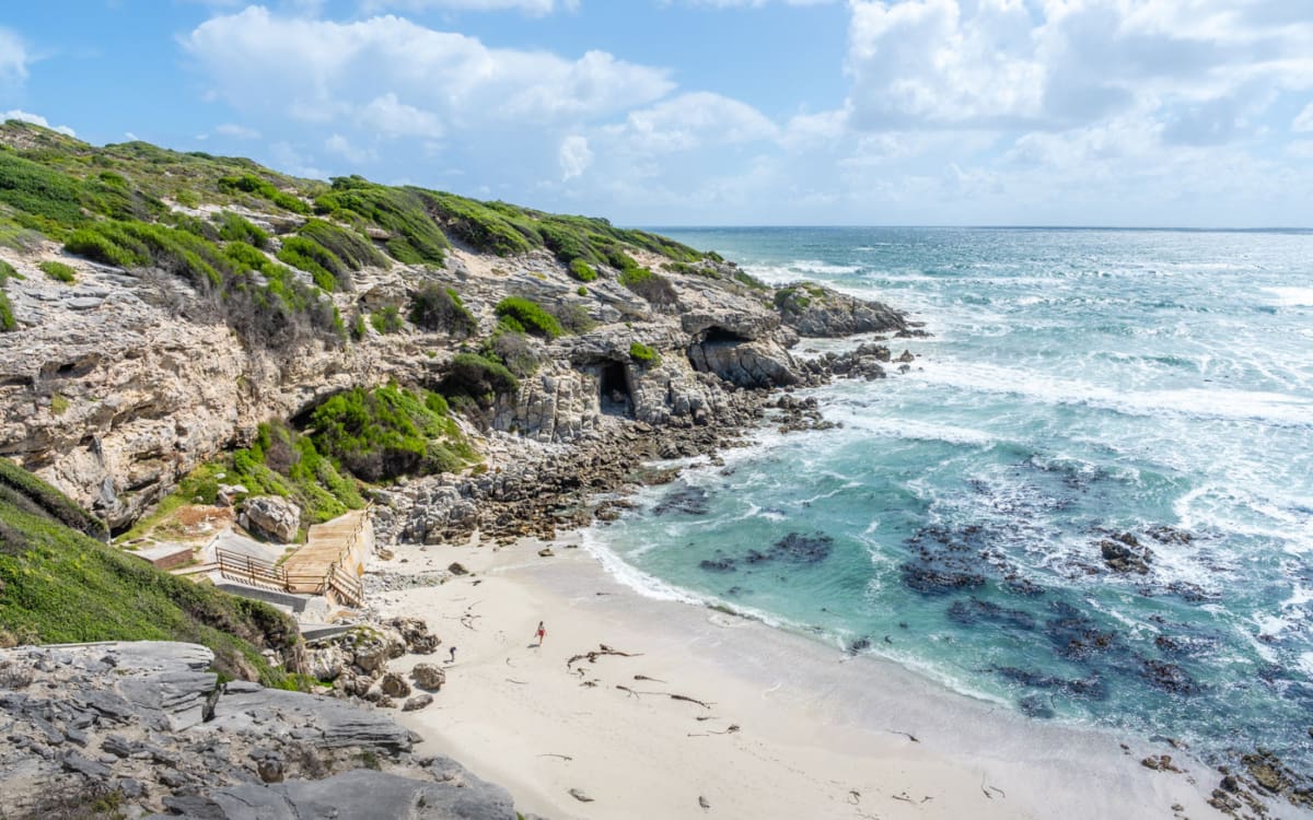 Walker Bay Nature Reserve mit Blick auf die Eingänge der Klipgat Caves