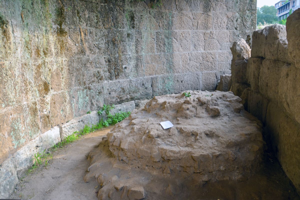 Tempel des Julius Caesar im Forum Romanum Rom