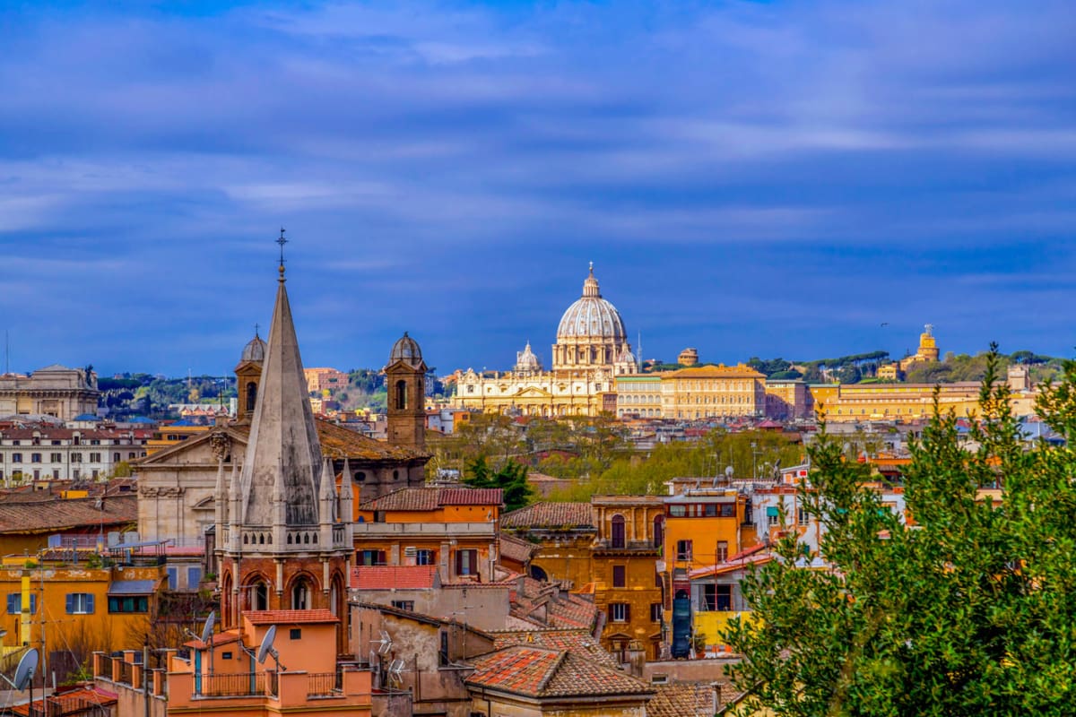 Rom: Aussicht Pincio Hügel zum Sonnenuntergang auf City und Petersdom