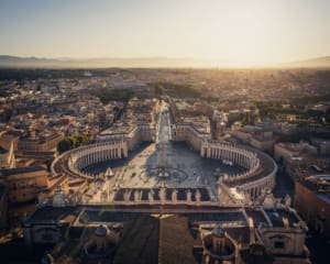 Vatikan Rom Sehenswürdigkeiten besichtigen: Blick von der Kuppel und Terrasse des Petersdom im Vatikan