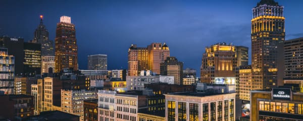 Detroit Sehenswürdigkeiten Downtown bei Nacht