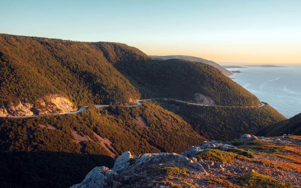nova-scotia-rundreise-kanada Nova Scotia Rundreise: Skyline Trail mit Blick auf Cabot Trail beim Sonnenuntergang