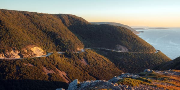 Nova Scotia Rundreise: Skyline Trail mit Blick auf Cabot Trail beim Sonnenuntergang