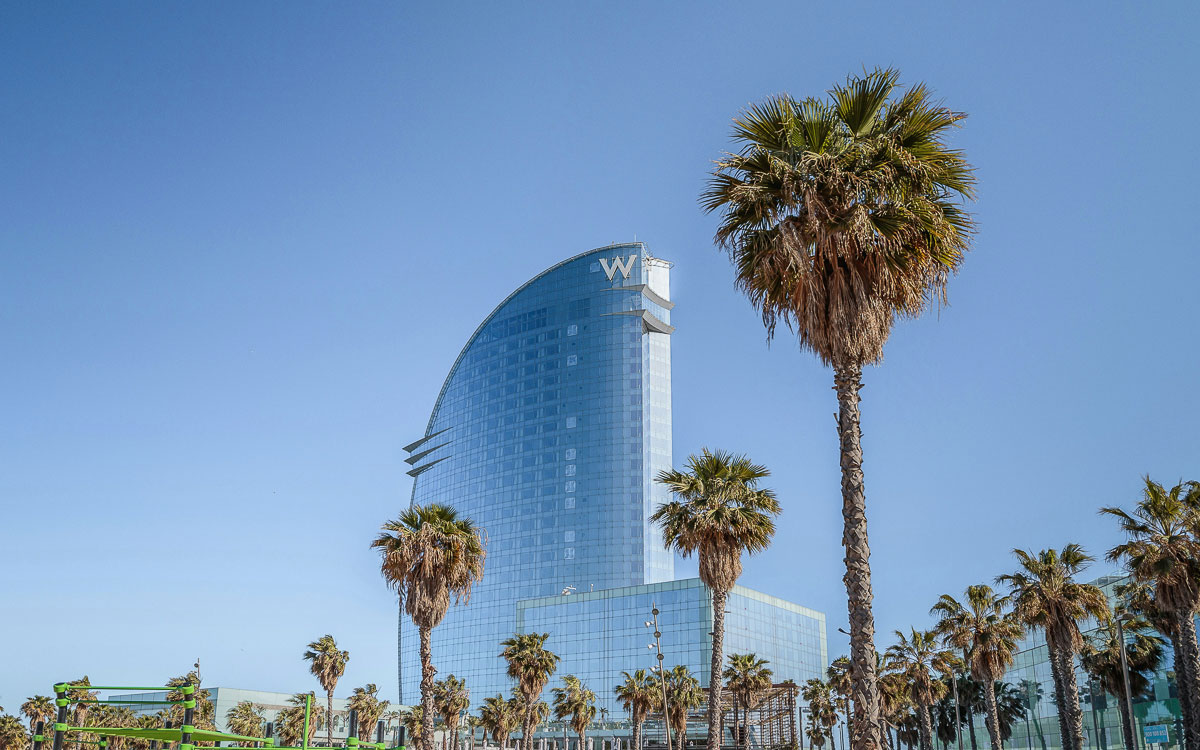 Wer kennt es nicht? Das W Hotel in Barcelona steht in Barceloneta und ist von weitem zu sehen