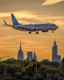 Flughafen Transfer New York : Flugzeug aus Queens beim Landen aus gesehen