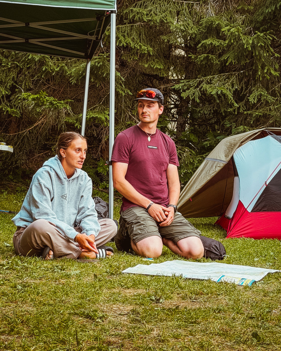 Erstes Briefing nach Anreise unseres Mont Blanc Trail mit Travelbase.
