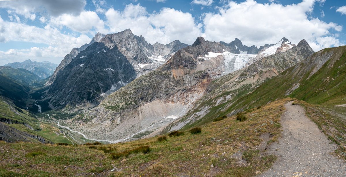 Tour de Mont Blanc Wanderung Tag 3: Col du Grand Ferret, mit 2.537 Metern der höchste Punkt des Tages.