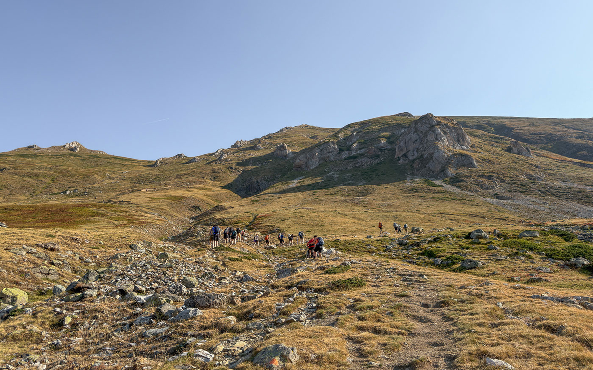 Anstieg aus dem Tal von Doberdol heraus auf den Trekufiri (auch Tromeđa oder auf Deutsch Dreiländergipfel, 2.366 m).