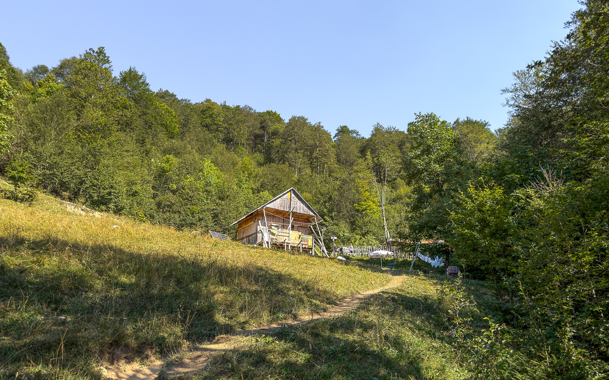 Tag 2 Balkan-Trail: Nach dem 45 min. Anstieg bei Çerem 1. Hütte