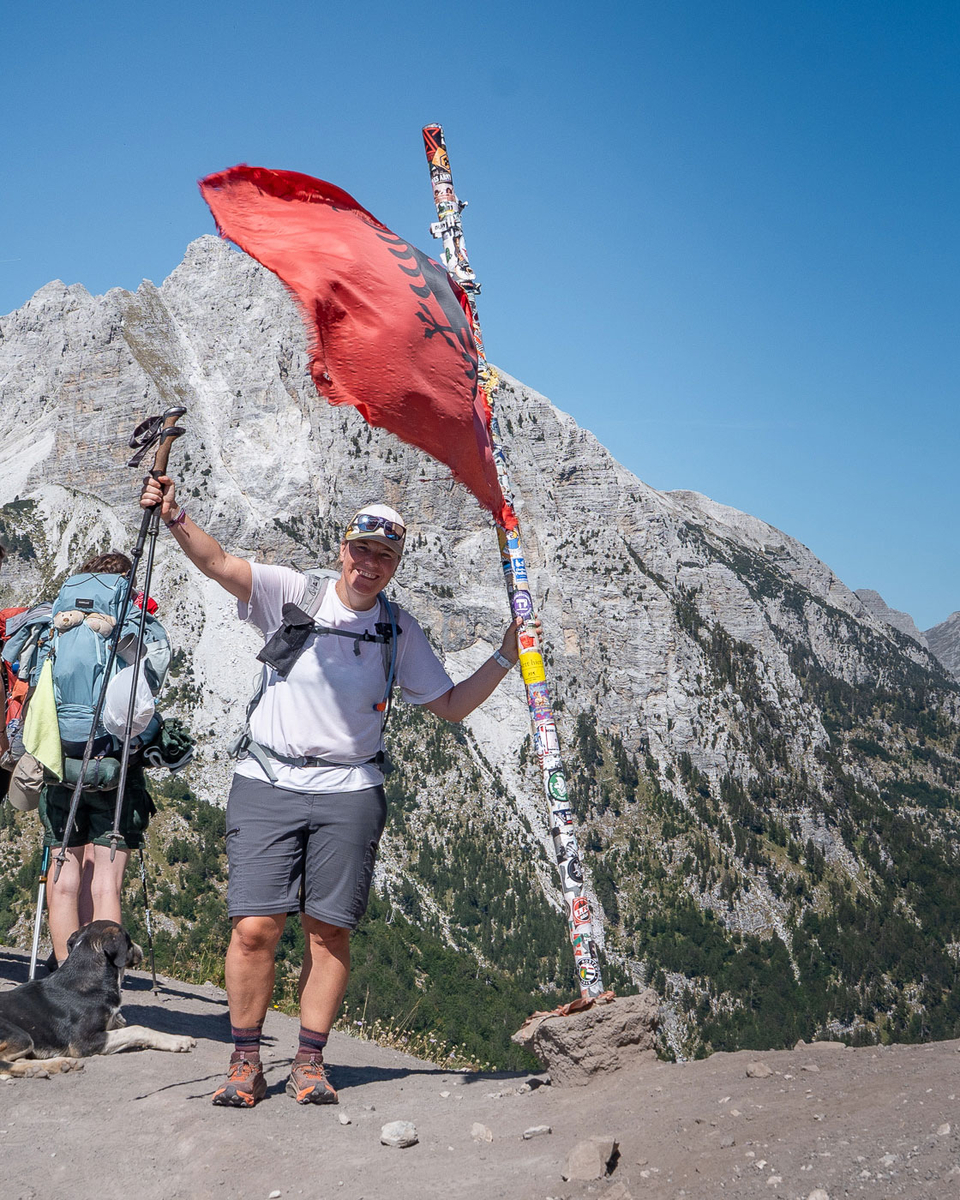 Valbona Pass Fahne von Albanien