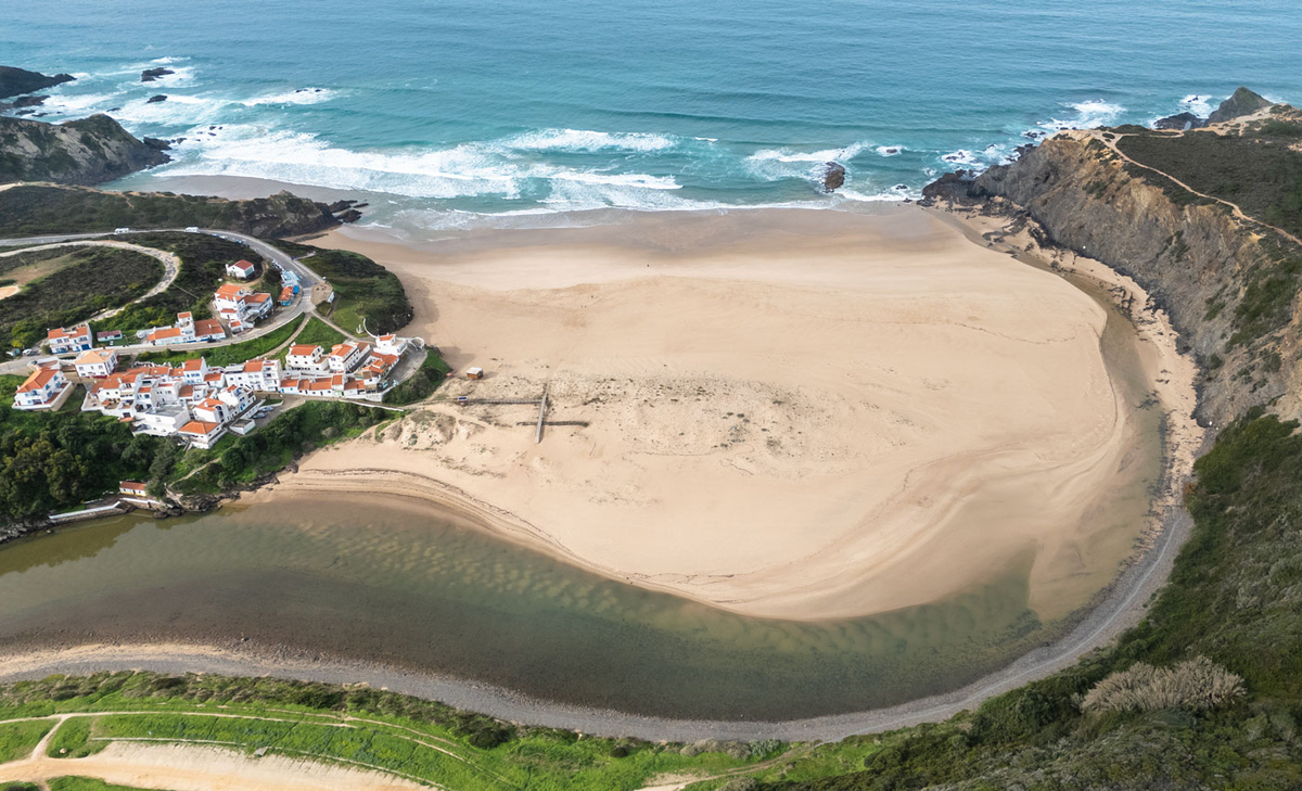 Praia de Odeceixe, der Traumstrand ist im Winter menschenleer