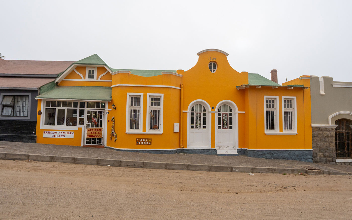 Historische Bauwerke in der Bergstraße von Lüderitz